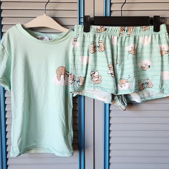 Weekend Edition Sloth Pajama Set โ Womenโs XS - Picture 2 of 12
